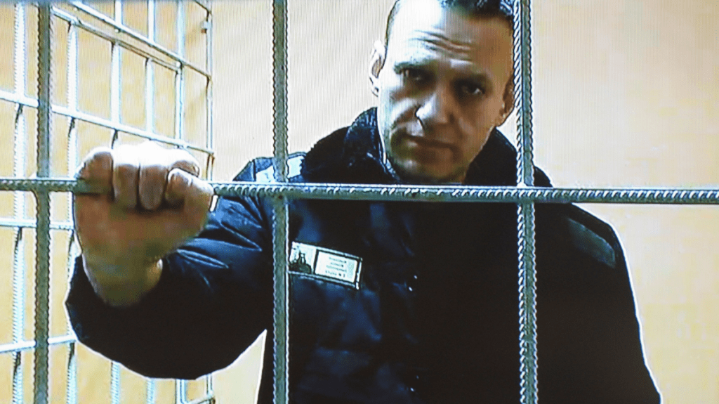 El Comité de Instrucción de Rusia (COR) ha prolongado la investigación sobre la muerte en prisión en febrero pasado del líder opositor, Alexéi Navalni,