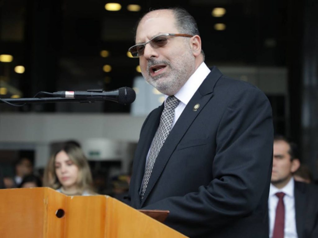 El presidente de la Asamblea, Henrry Kronfle anunció que iniciarán una investigación sobre el parque energético nacional. Foto EFE