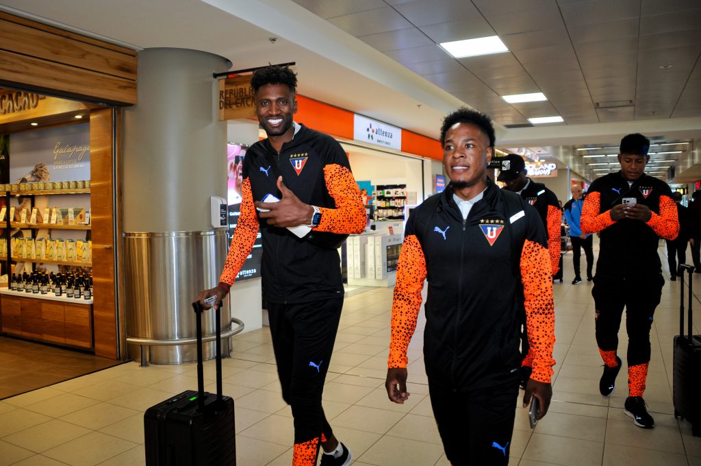 Liga de Quito arribó a Lima para enfrentar a Universitario de Deportes de Perú. Foto: Liga de Quito
