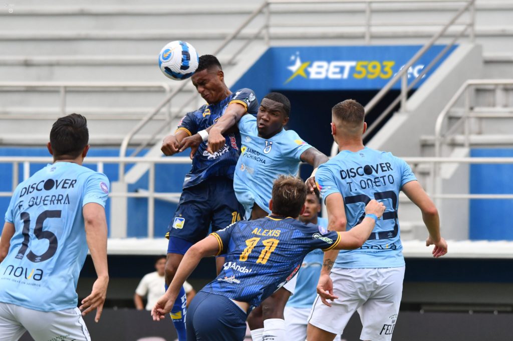 Delfín y la Universidad Católica debuta en la Copa Sudamericana.