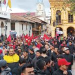 La marcha del FUT terminó en el Parque Calderón frente a la Gobernación del Azuay.