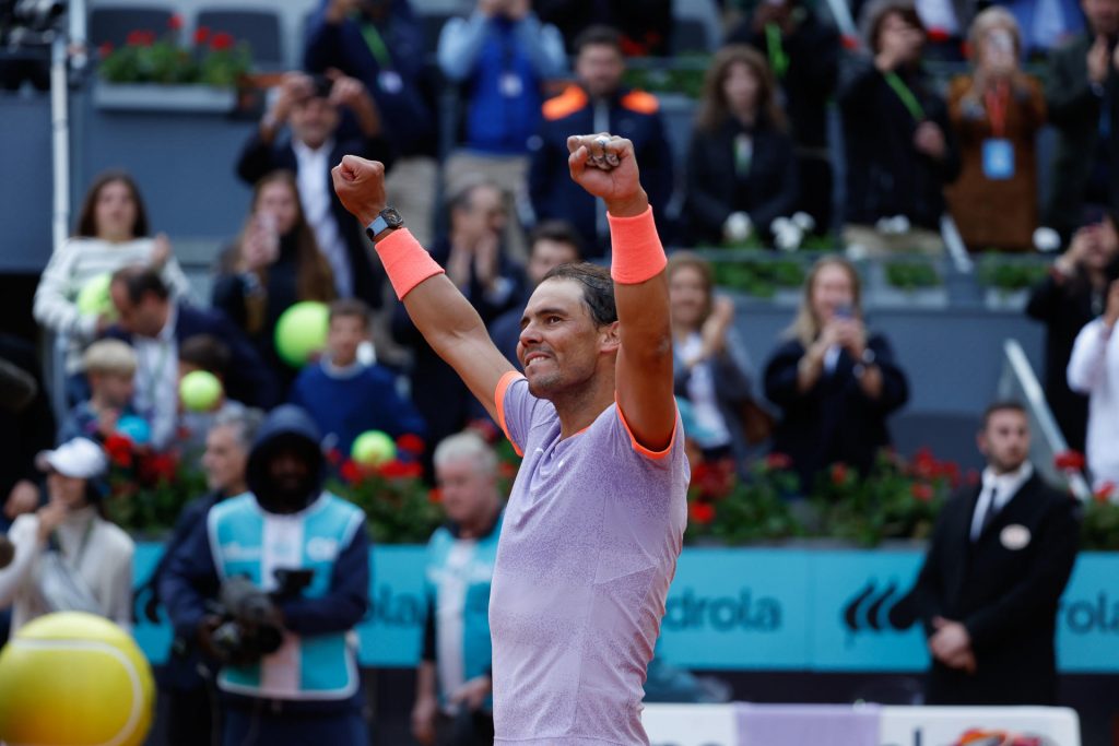 Rafa Nadal celebra pase a octavos de final del Masters 1.000 de Madrid. Foto: EFE