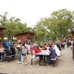 Un grupo de personas hizo uso del Patio de Comidas del Parque El Paraíso que fue reinaugurado el fin de semana.