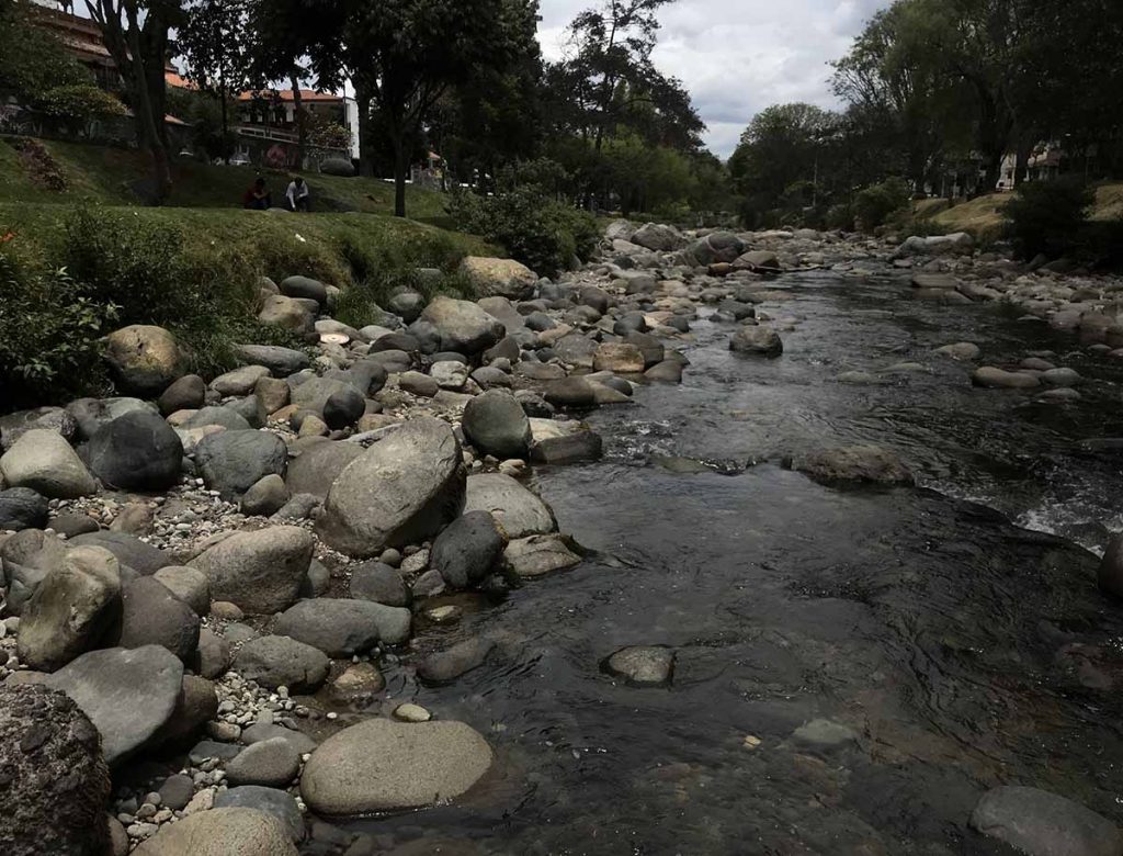 Dos ríos de Cuenca registran niveles bajos de caudal que los coloca en estado de estiaje.