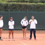 De izquierda a derecha: Camila Romero, Doménica González, Valentina Ponce, Marco Ghignoni (preparador físico) y Valentina Vargas.