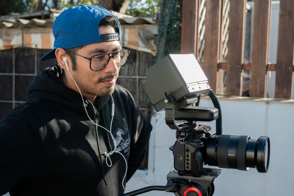 Steven Campoverde Vivar, conocido como “Steven CV”, lleva cuatro años en Barcelona (España) y destaca como filmmaker y photographer. Egresó en Periodismo, en la Universidad de Cuenca. Cortesía