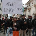 Carmen Pugo, oriunda de la Victoria del Portete, participa en la Marcha por el Día del Trabajo, en la calle Bolívar.