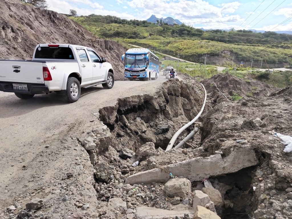 En el km 66, sector El Ramal, existen graves problemas para la circulación vehicular. El tramo está afectado por una falla. BPR