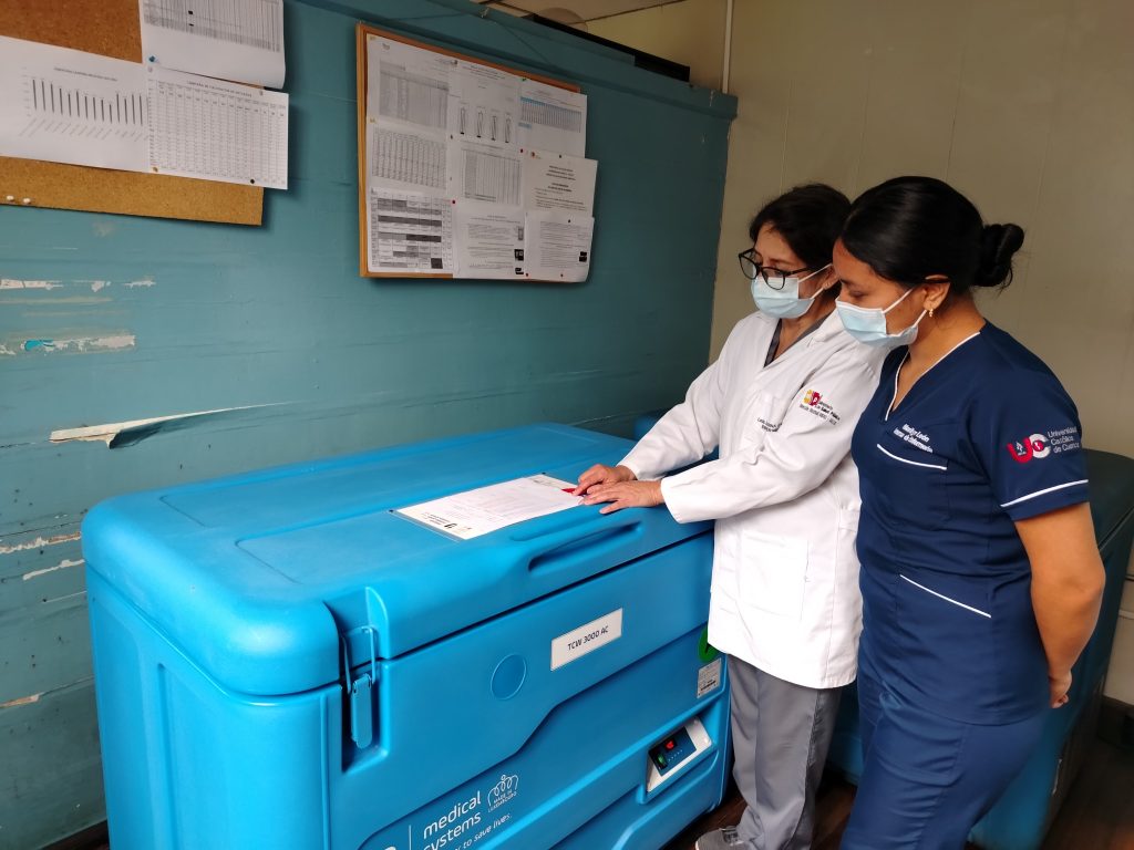En el área de inmunización del centro de salud “Nicanor Merchán”, sector Parque de la Madre, están listos los refrigeradores para almacenar las vacunas contra la COVID 19. BPR