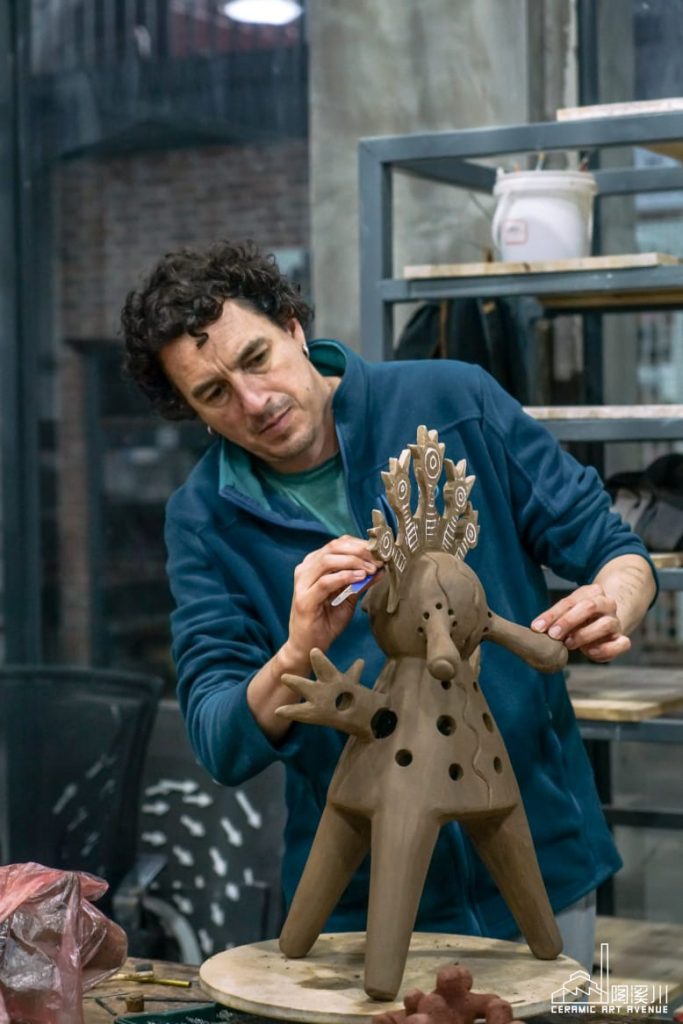 Tomás Carpio participa con su obra “Manada” en el Taoxichuan Art Avenue, donde confluyen artistas de talla mundial.