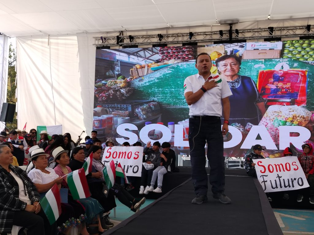 Javier Serrano, alcalde de Azogues, informó ayer sobre las obras y proyectos ejecutados en su primer año de gestión. El evento se cumplió en la Plaza “Simón Bolívar”. BPR