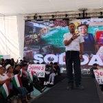 Javier Serrano, alcalde de Azogues, informó ayer sobre las obras y proyectos ejecutados en su primer año de gestión. El evento se cumplió en la Plaza “Simón Bolívar”. BPR