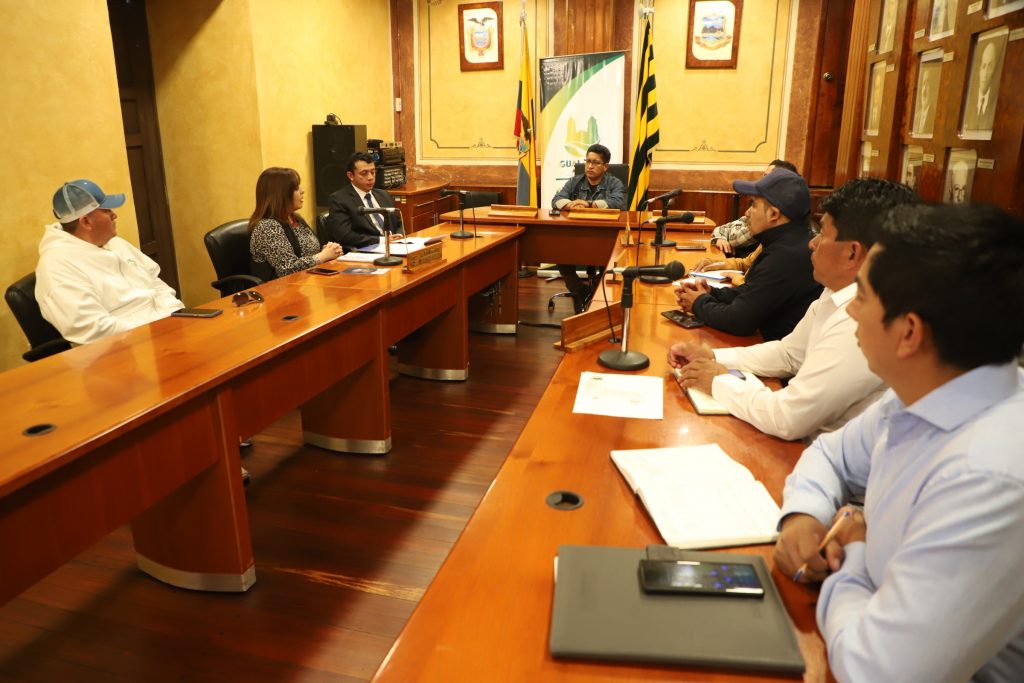 Los representantes de la Municipalidad con los del Consejo de la Judicatura (CJ) se reunieron para organizar la designación de los jueces de paz. Cortesía