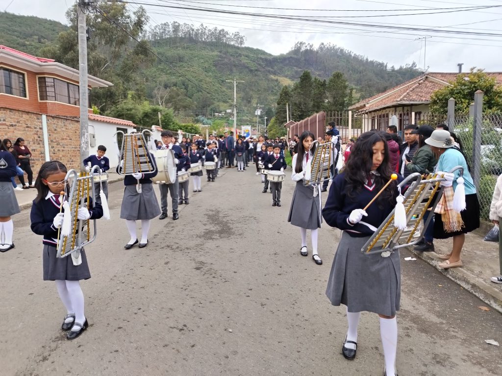 La parroquia Paccha festejó ayer sus 442 años de emancipación. La Junta Parroquial organizó el desfile, entre otros eventos conmemorativos. BPR