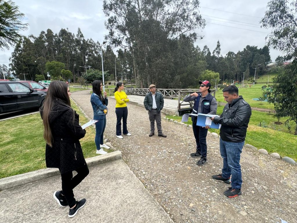 Recorrido por la zona de acceso al nuevo parque inclusivo que prevé construir el Miduvi en Cuenca.