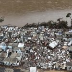 Fotografía tomada este viernes con un dron del cementerio destruido tras las inundaciones en la ciudad de Muçum, uno de los municipios del estado de Rio Grande do Sul afectados por el desbordamiento del río Taquari, en el sur de Brasil. EFE