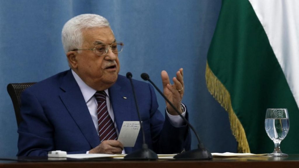 El presidente palestino, Mahmud Abás, acusó este jueves al grupo islamista Hamás de dar a Israel "más pretextos y justificaciones" para destruir la Franja de Gaza