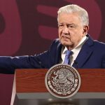 El presidente mexicano, Andrés Manuel López Obrador, negó este lunes que incremente la cifra de migrantes deportados a México tras las nuevas restricciones al asilo en Estados Unidos que promulgó la semana pasada el Gobierno de Joe Biden. EFE