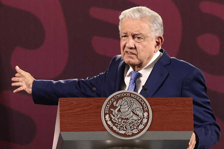 El presidente mexicano, Andrés Manuel López Obrador, negó este lunes que incremente la cifra de migrantes deportados a México tras las nuevas restricciones al asilo en Estados Unidos que promulgó la semana pasada el Gobierno de Joe Biden. EFE