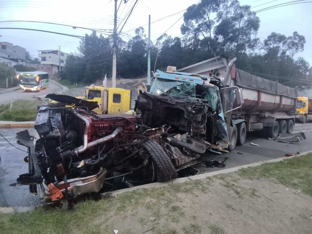 Dos accidentes de tránsito se registraron en las vías de Azuay y Cañar. Hubo una personas herida.