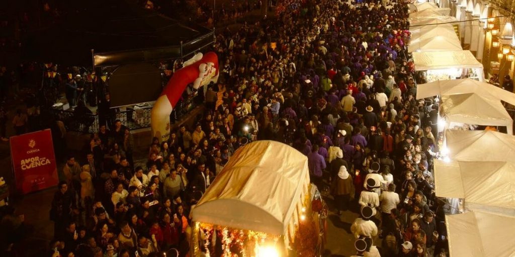 Cientos de ciudadanos acudieron al primer día de las fiestas del Corpus Chrisiti, en el Centro Histórico de Cuenca. Foto Municipio Cuenca