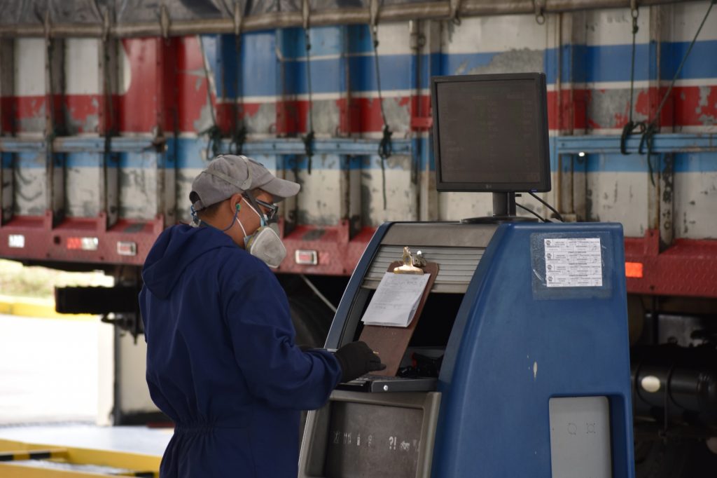 Entidades de Cuenca, que brindan servicios como la revisión técnica vehicular, tienen horarios diferenciados por el feriado.