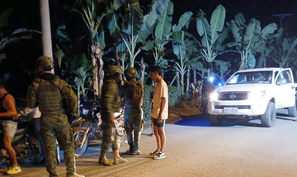 Personal militar detuvo a un motociclista por disparar contra uniformados de la fuerza.