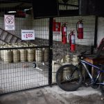 Personal de la Intendencia de Policía del Azuay ejecutó un control en una distribuidora de Cuenca que tenía una denuncia por presunta venta de gas a precio no oficial.