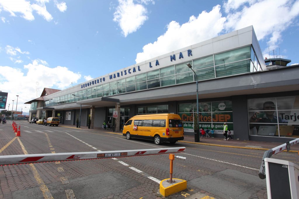 En la actualidad, así está el aeropuerto de Cuenca, Mariscal Lamar.