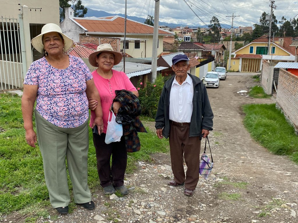 El mal estado de las vías es uno de los principales problemas del barrio Carmen de Guzho, ubicado al sur de Cuenca. XCA