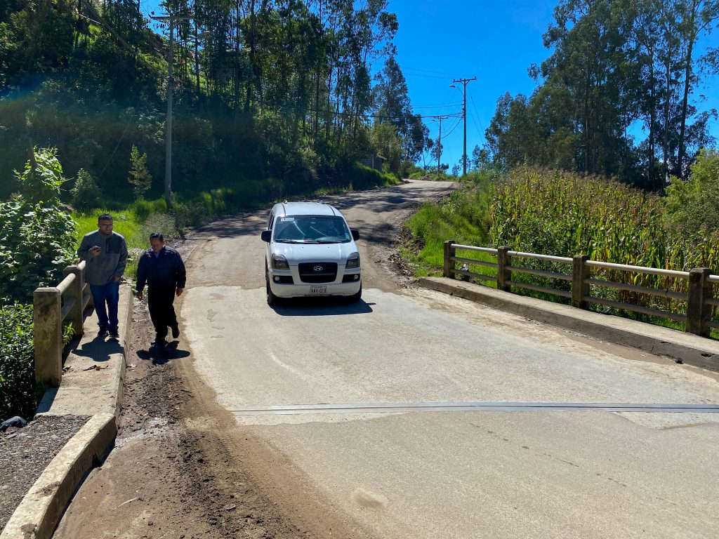 En el barrio El Progreso Del Cebollar piden que se termine el asfaltado de la calle Del Perejil. En la arteria vial restan por intervenir 1,7 kilómetros (km). XCA