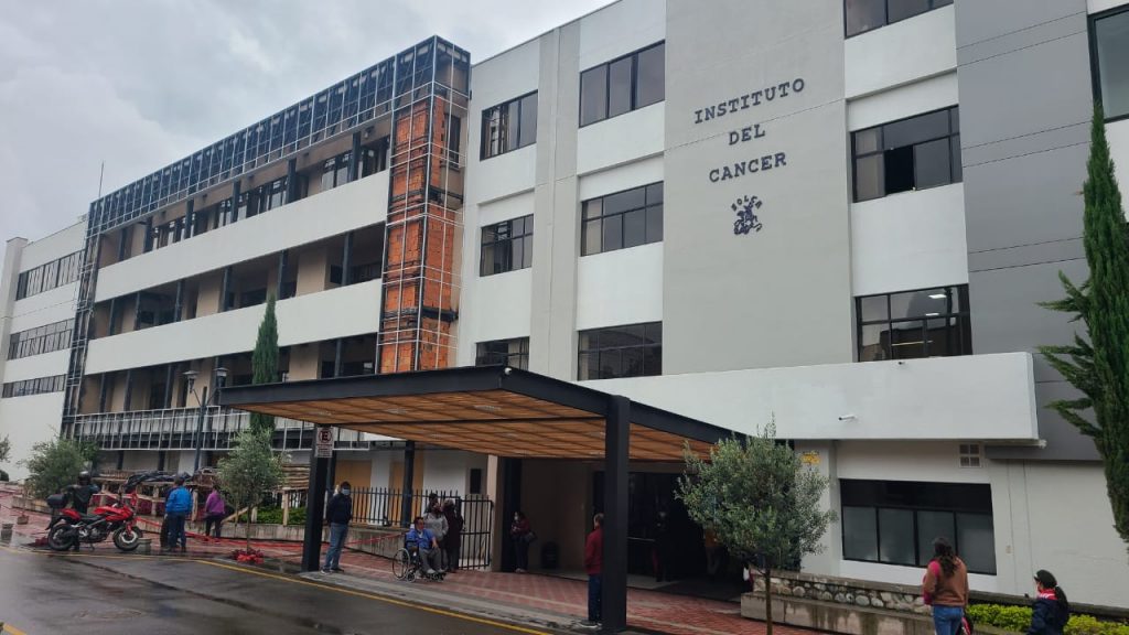 Una agrupación delictiva intentó robar una caja fuerte en SOLCA Cuenca la madrugada de este miércoles 8 de mayo de 2024.