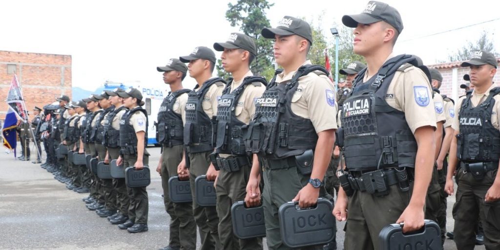 Las armas de fuego están destinadas a los policías que se graduaron hace pocos meses y que prestan sus servicios en Azuay.