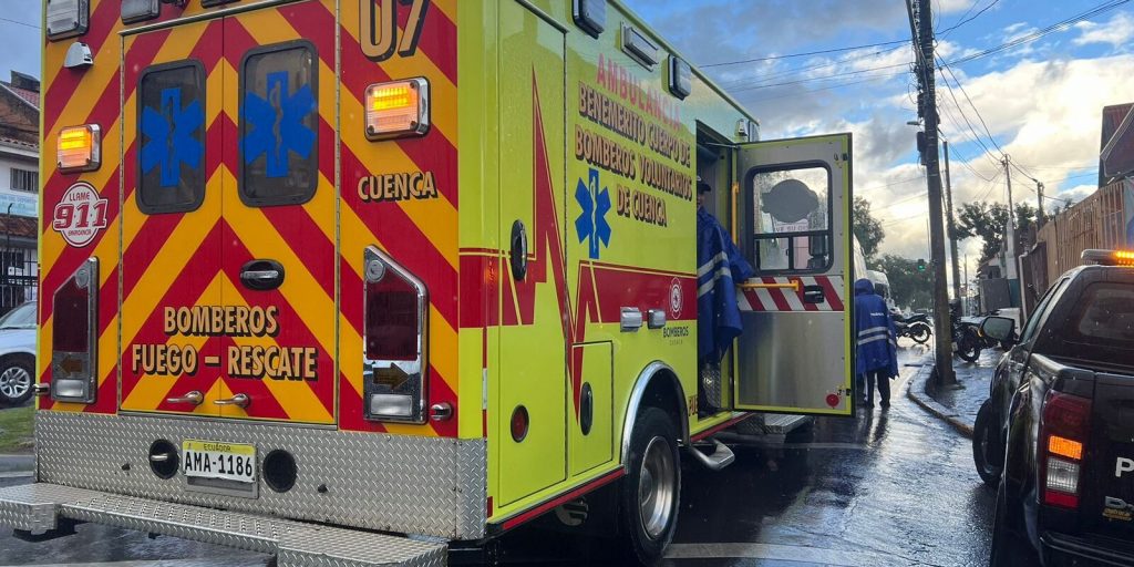 Hubo una víctima y daños por accidentes en las vías de la provincia del Azuay.