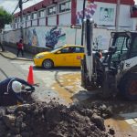 Los trabajos de reparación de la matriz de agua potable se ejecutan en la calle Alfonso Moreno mora y avenida Pichincha. El servicio de agua en zonas aledañas se prevé para las 16:00 de este miércoles.