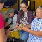 Voluntarias que preparan alimentos para entregar al personal que labora en las zonas de deslave en Sayausí requieren donaciones.