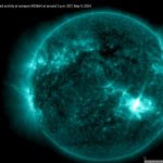 Captura de pantalla tomada de un video publicado por la National Oceanic and Atmospheric Administration (NOAA) que muestra una erupción en el sol (parte brillante de la esfera, suroeste). Una tormenta geomagnética, causada por una serie de erupciones solares y que podría ser la más severa desde 2005, alcanzará la Tierra este viernes al anochecer, según informó la Oficina Nacional de Administración Oceánica y Atmosférica (NOAA, en inglés). EFE