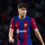 El defensa central, Pau Cubarsí, renovó oficialmente su contrato con el FC Barcelona hasta el año 2027, siendo de generación 2007.