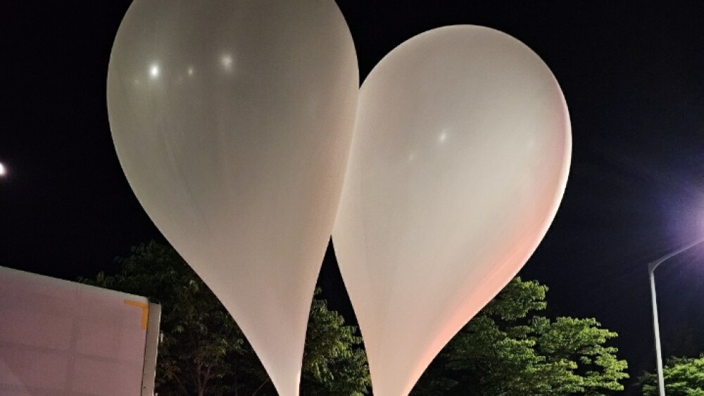 El Ejército surcoreano informó este miércoles de que se han detectado más de 200 globos enviados por el Norte rellenos de desechos,