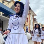 El desfile de promociones contó con la participación de decenas de exalumnas de la Unidad Educativa Herlinda Toral.