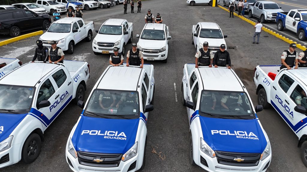 Camionetas entregadas para la conformación de un corredor seguro vial entre las provincias de Azuay y Guayas.