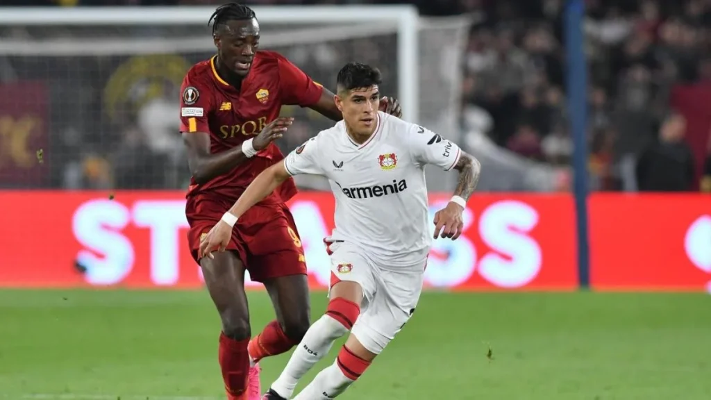 Bayer Leverkusen de Hincapié visita a la Roma por la ida de las semifinales de la Europa League.