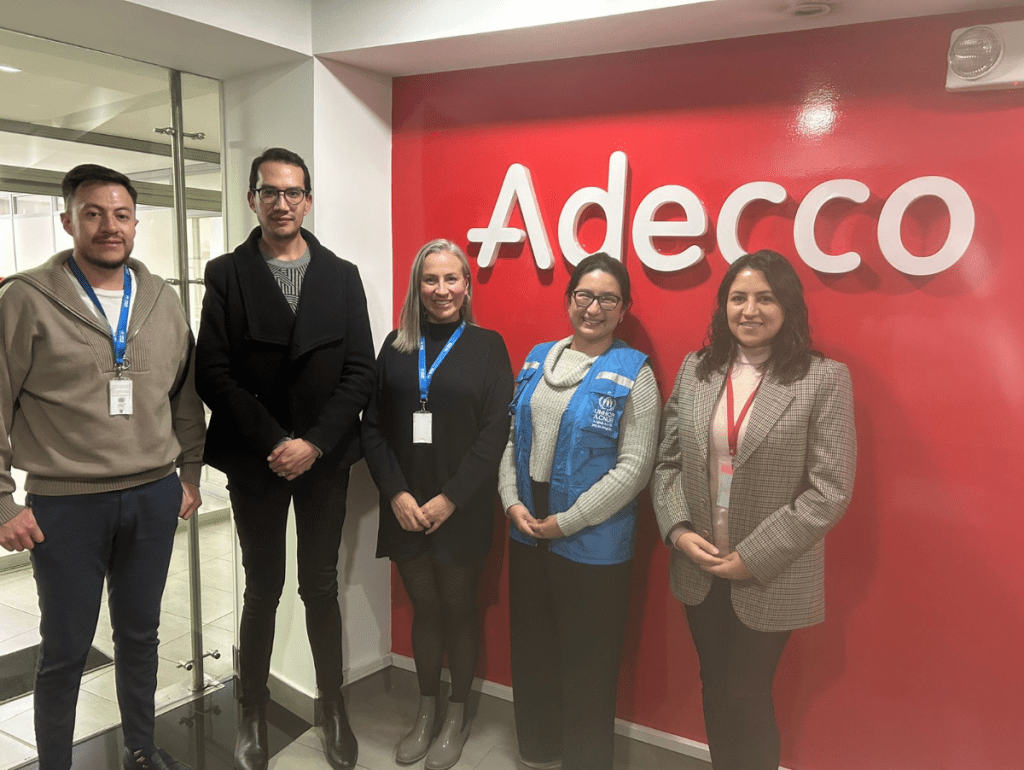José Moya, Asistente de medios de vida e inclusión económica ACNUR Pichincha; Sebastián Lima, Director Business Solutions Adecco Ecuador: Gabriela Naranjo, Coordinadora Territorial ACNUR Pichincha; Cynthia Leiva, Asociada de Programas ACNUR Pichincha; y Gabriela Gangotena especialista de RRHH de Adecco Ecuador.