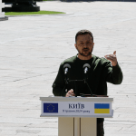 Zelenski dijo que Rusia busca dispersar a las fuerzas ucranianas con la apertura de este nuevo frente y obligarlas a descuidar otros teatros de operaciones.