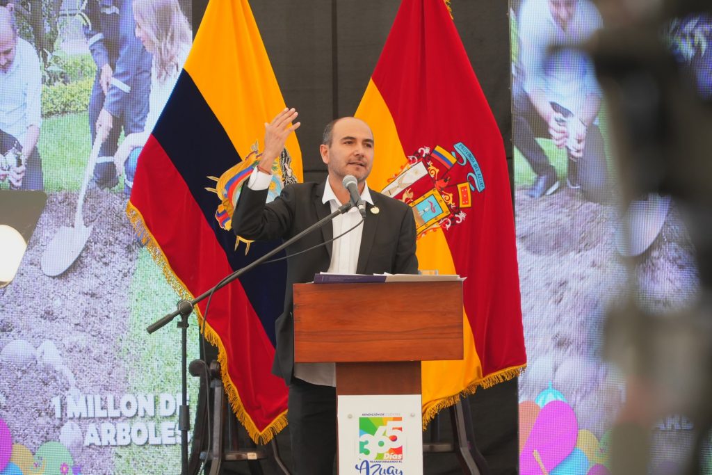 El prefecto del Azuay, Juan Cristobal Lloret rexpuso el informe de su primer año de gestión en la institución. Foto Prefectura del Azuay