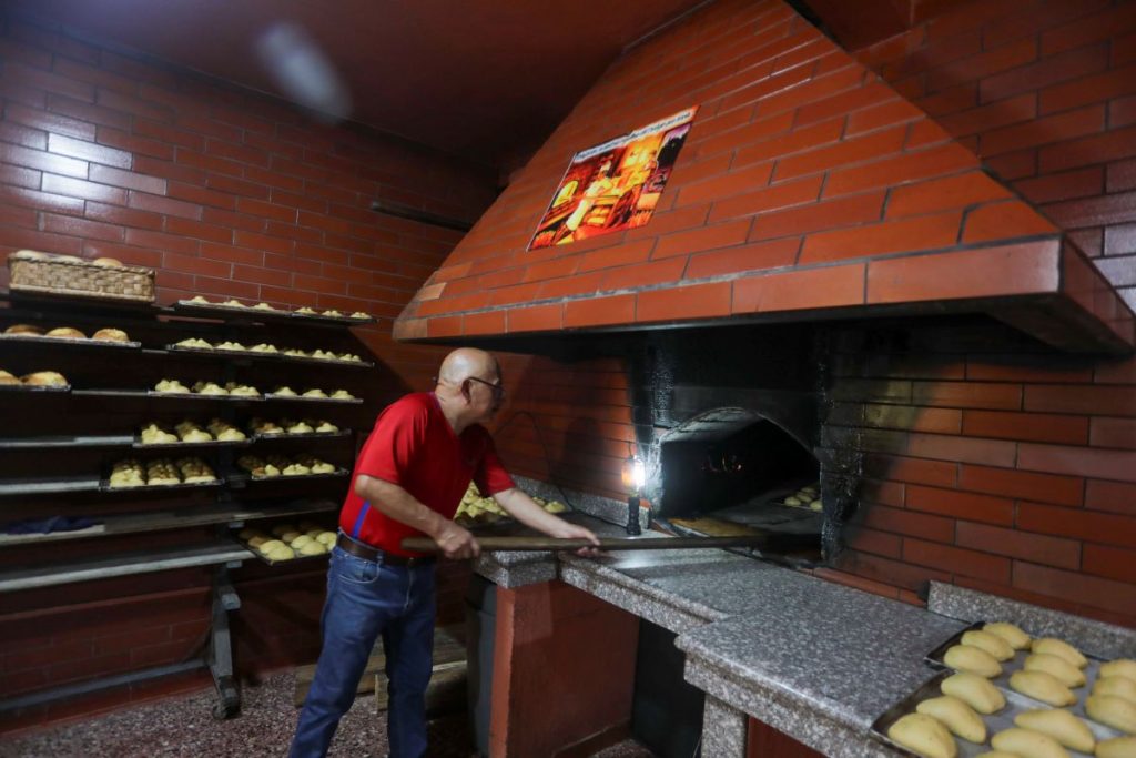 La ‘Panadería Tradicional’ de Ángel Tenemea, ubicada en la calle Mariano Cueva, comenzó a funcionar en 1938.