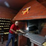 La ‘Panadería Tradicional’ de Ángel Tenemea, ubicada en la calle Mariano Cueva, comenzó a funcionar en 1938.