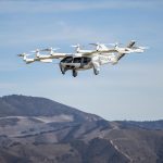 Fotografía cedida por el fabricante de taxis eléctricos aéreos Archer Air donde se muestra una vista lateral de su aeronave eléctrica de despegue vertical denominada Midnight. Archer Air, una subsidiaria de Archer Aviation, recibió este miércoles la autorización de las autoridades estadounidenses para operar aeronaves de cara al lanzamiento de su primer servicio comercial. EFE