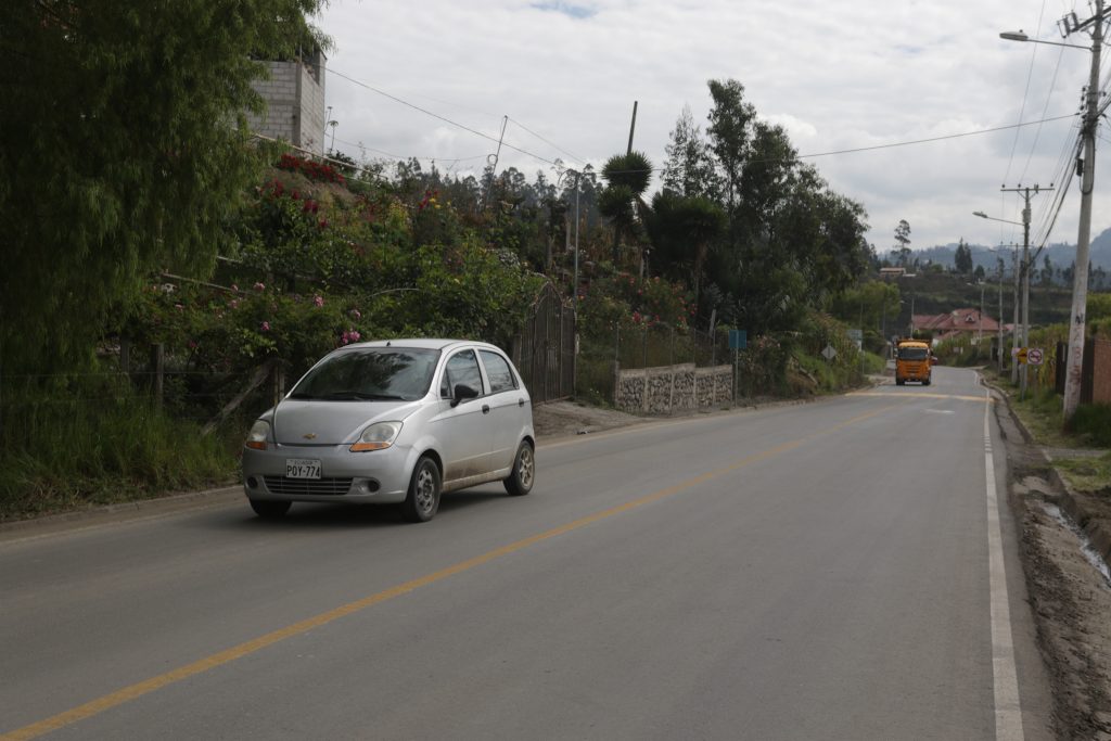 El Gobierno Provincial del Azuay, a través de la Empresa Pública Asfaltar EP, reasfaltó el tramo Ricaurte-La Raya de cerca de 9,5 kilómetros. XCA