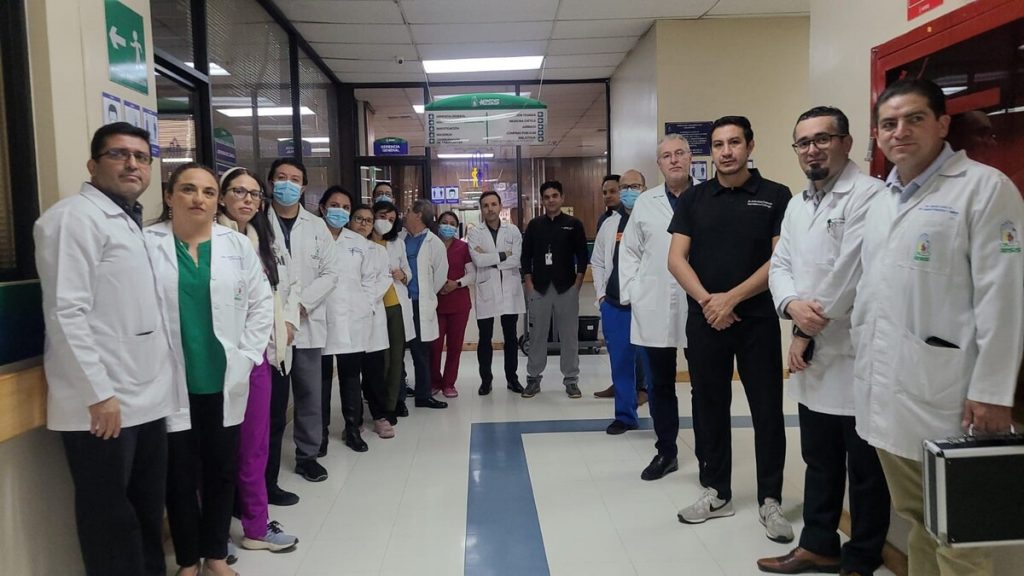 Protesta de médicos del hospital José Carrasco Arteaga, de Cuenca.